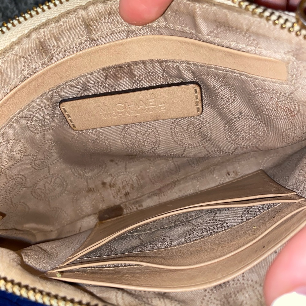 Medium sized White Michael Kors wristlet. - Picture 5 of 6